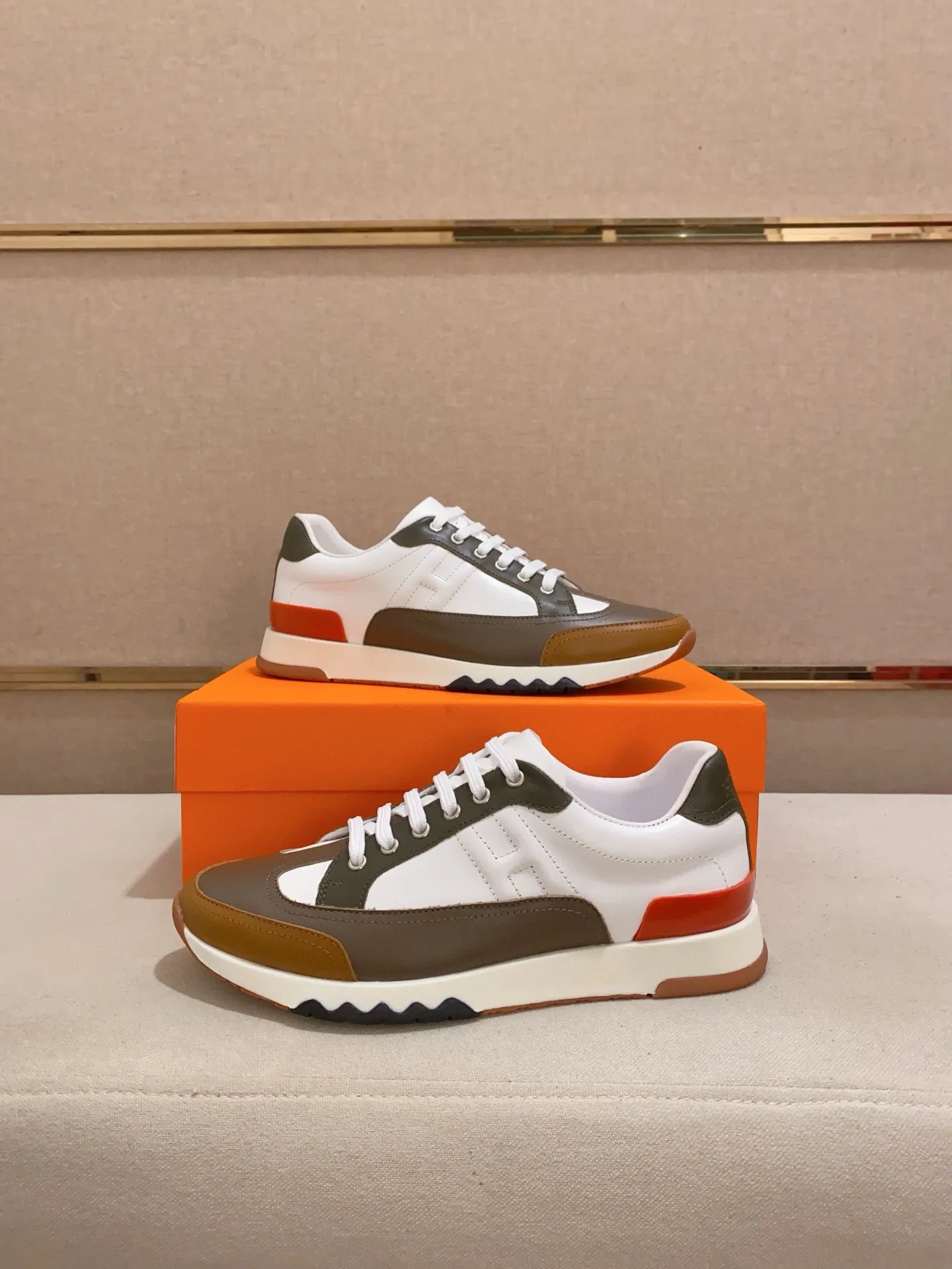 Ex-factory price: 500💰《HERMES》【Classic Original Version】Hermès; Top 🔝 Purchasing Agency 🔍🔍Men's latest 🇺🇸 counters are sold simultaneously, original imported from Italy ▲▲First-layer cowhide ▲▲ (high-end, extravagance and class) times) Exquisite workmanship (Italian 🇮🇹Imported water-dyed 🐂cowhide lining) sole: Original sole provided by the original factory, ⚠️exclusive double-layer activity·TPR·rubber·combined molded outsole; super comfortable·wear-resistant·non-slip·environmental protection The real thing is more beautiful if you take the real thing (high quality, follow the order), you can enter and exit the counter at will * Number of yards: 38·39·40·41·42·43·44# (can be customized 45.)